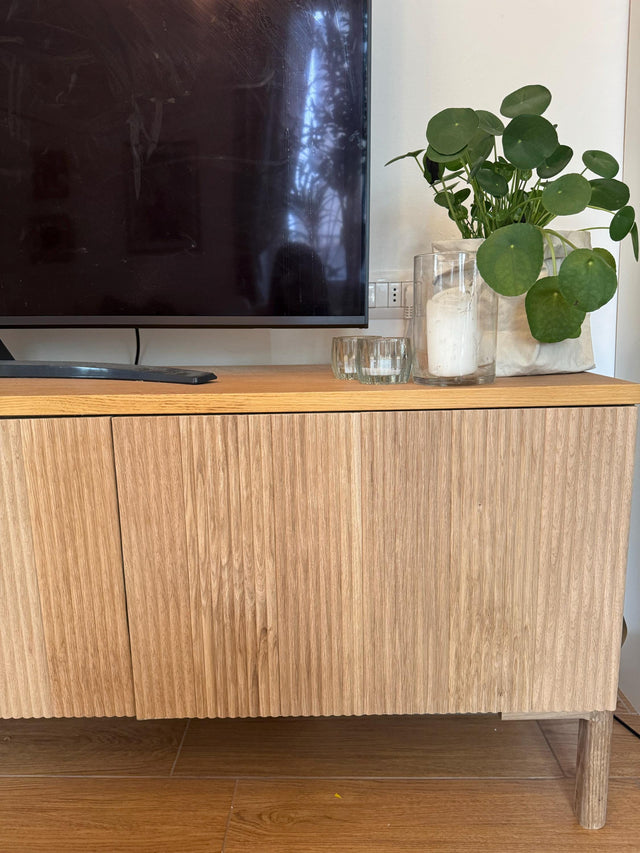 IKEA-Makeover mit massiven Eichen-Rillenpaneelen: BESTÅ, PAX und METOD